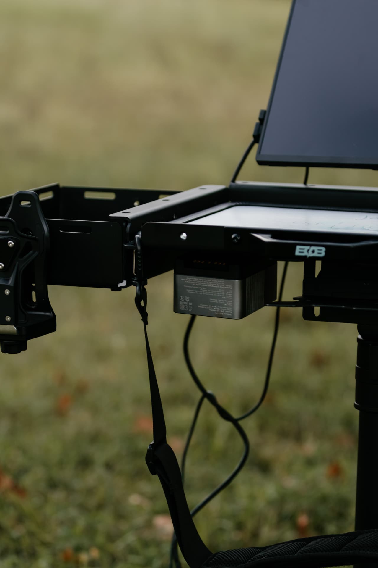 BOB Flight Deck V Mount battery and monitor mount detail
